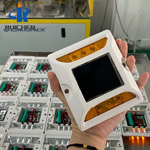 <h3>Synchronous flashing solar road stud on discount- RUICHEN </h3>
